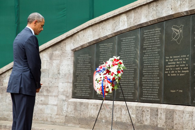 El presidente de Estados Unidos, Barack Obama, visitó el monumento en honor a las personas que fallecieron en el atentado de Al Qaeda contra la embaja