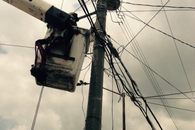 Las videocámaras fueron detectadas en postes de la Comisión Federal de Electricidad y Teléfonos de México.