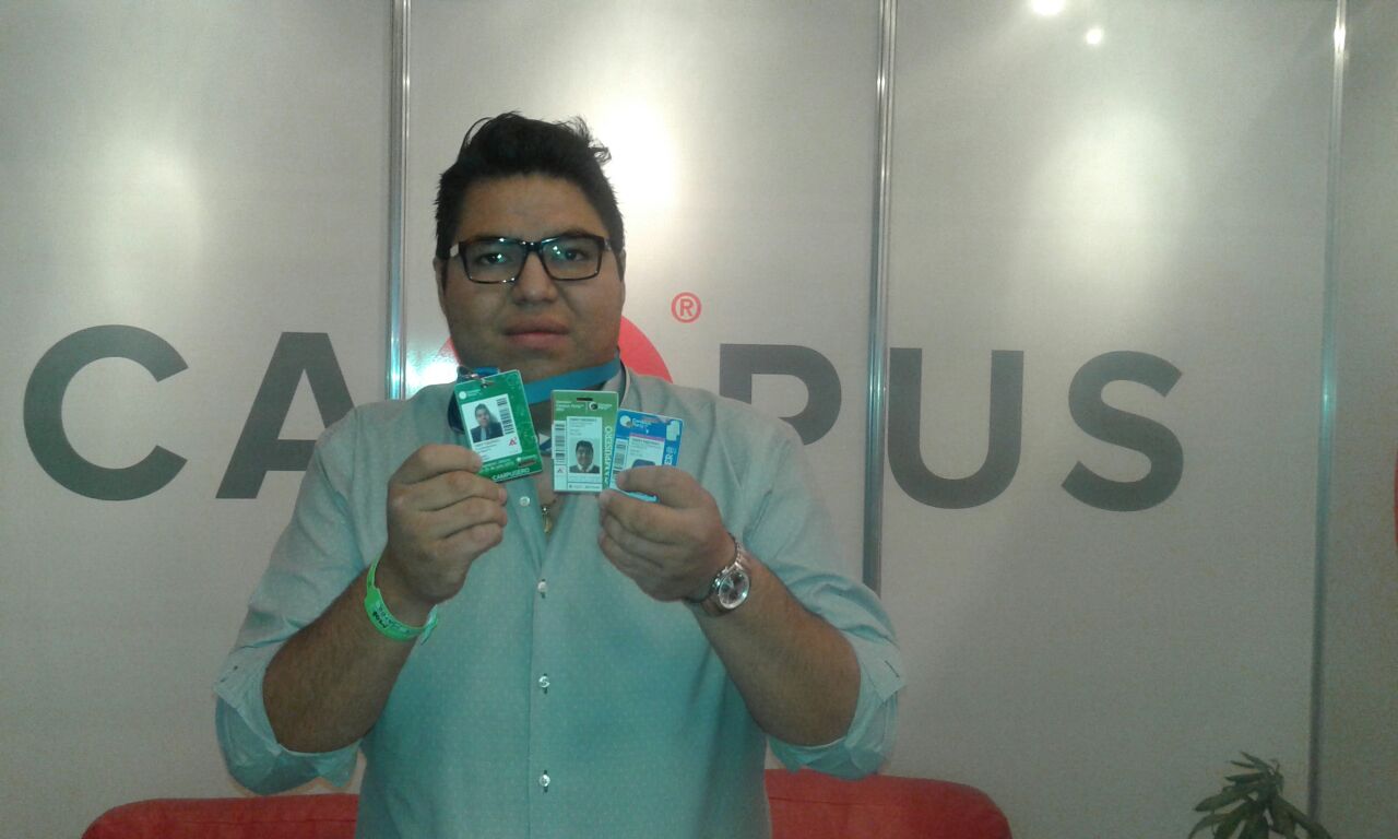 Daniel Medina Domínguez osa con sus acreditaciones de años anteriores