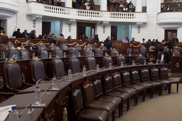 La próxima legislatura en la ALDF estará conformada en más del 40 por ciento por mujeres. En la imagen, los preparativos para la última sesión en la A