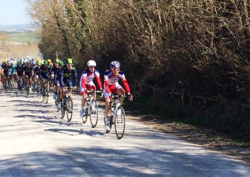 Equipo italiano de ciclismo Androni Giocattoli-Sidermec, liderando una de las competencias. 