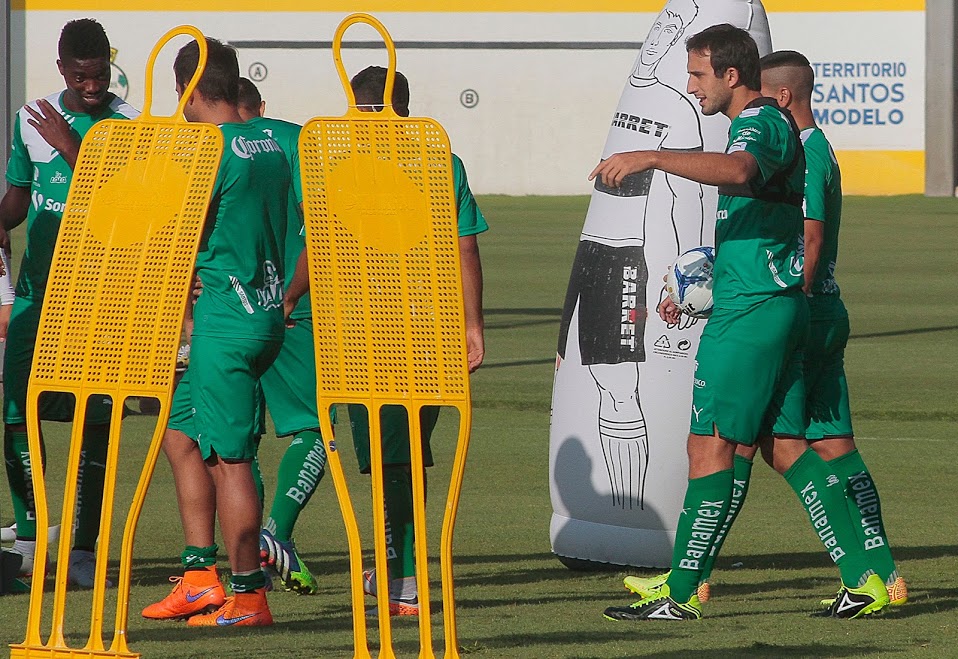 Santos Laguna entrenó a puerta cerrada la mañana de este lunes en las canchas aledañas al Estadio Corona dentro del TSM.