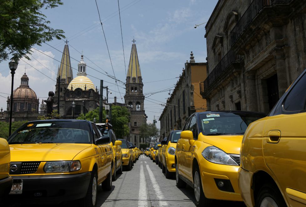Taxistas se manifiestan en el centro de Guadalajara 