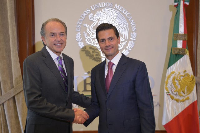 Enrique Peña Nieto y Juan Manuel Carreras se reunieron en Los Pinos.