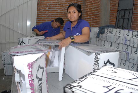 El Consejo General del Intituto Electoral del DF acordó la destrucción de material electoral no reutilizable de las elecciones locales del pasado 7 de