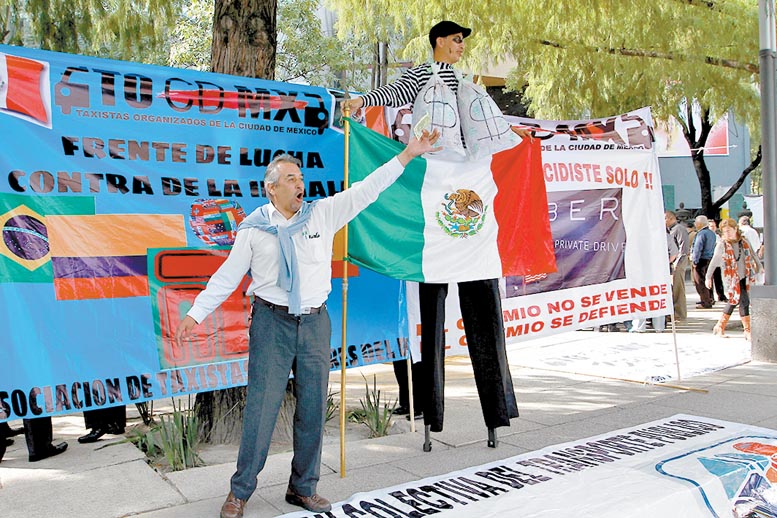 Manifestación de choferes frente a la embajada de Colombia.