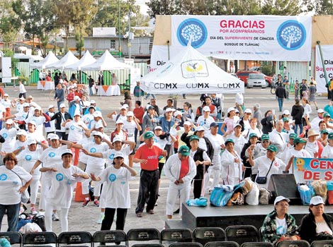 Asistieron a proximadamente 800 personas que han tenido la enfermedad acompañados de sus famliares.