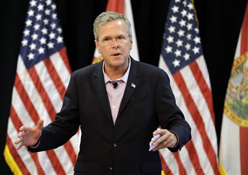 El candidato presidencial republicano, Jeb Bush, habla durante un reciente acto de campaña en Longwood, Florida