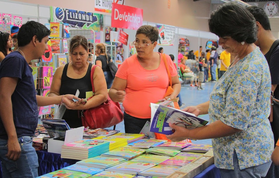 Se puede encontrar desde mochilas, uniformes, lápices, cuadernos, libros, cantinfloras, juegos didácticos, poncheras, entre otros artículos. 