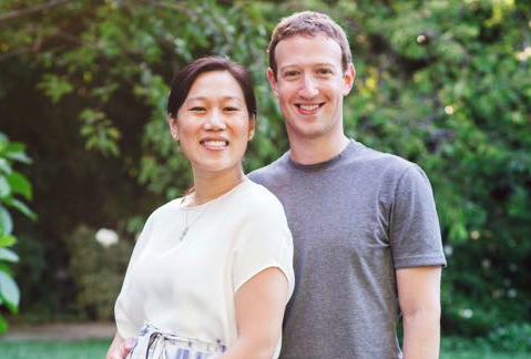 La pareja espera su primer bebé. 