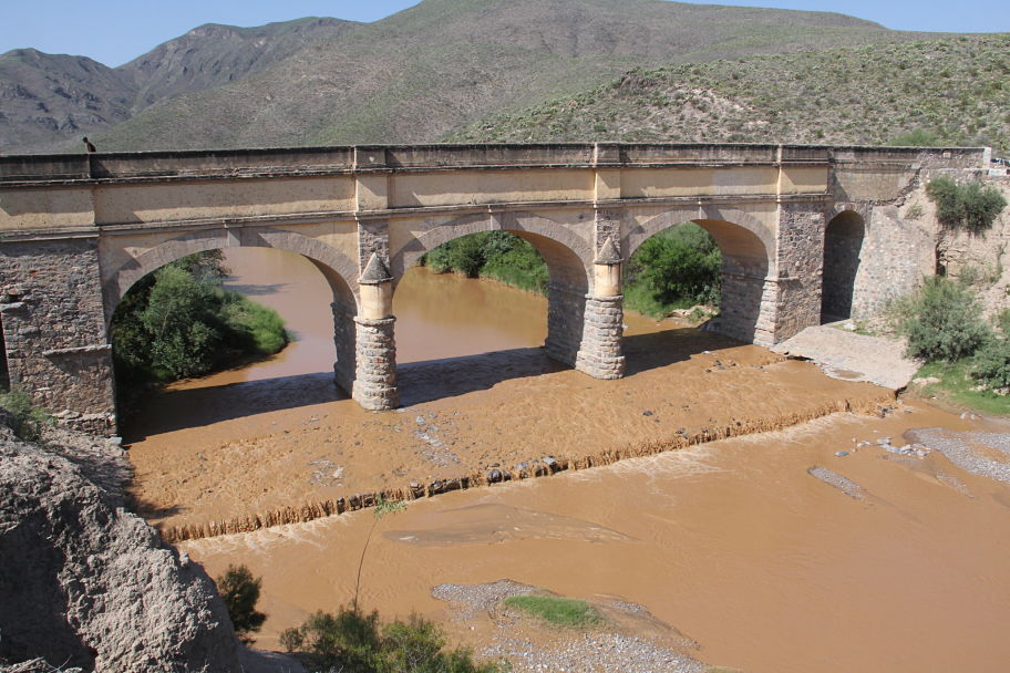 El recorrido lleva a visitar el conocido Puente Canal, en el ejido Jalisco, a once minutos de Juan Eugenio.