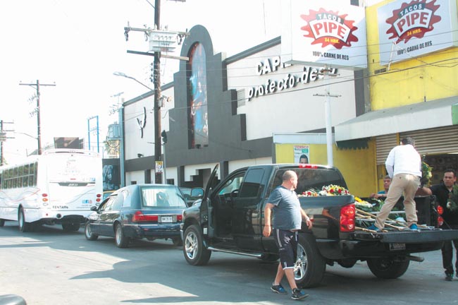 El cortejo cruzó la ciudad hasta llegar a un cementerio de Apodaca. 