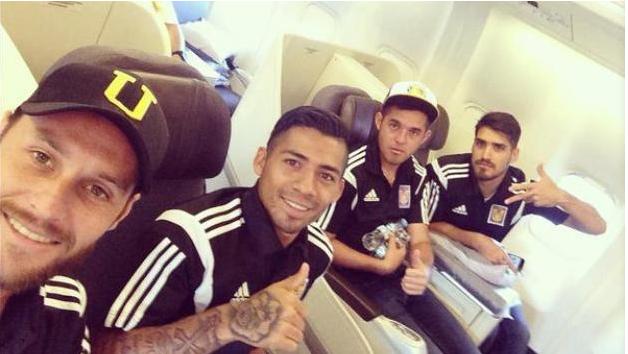 Jugadores de Tigres entusiasmados a su llegada a Argentina 