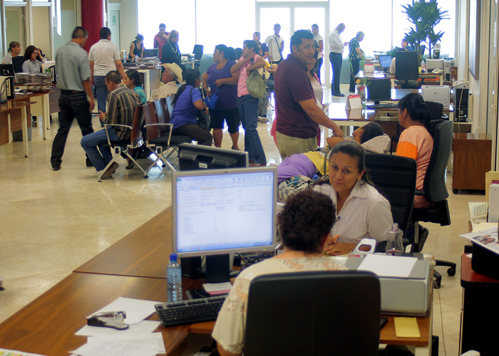 Retraso en depósito deja sin sueldo a burócratas