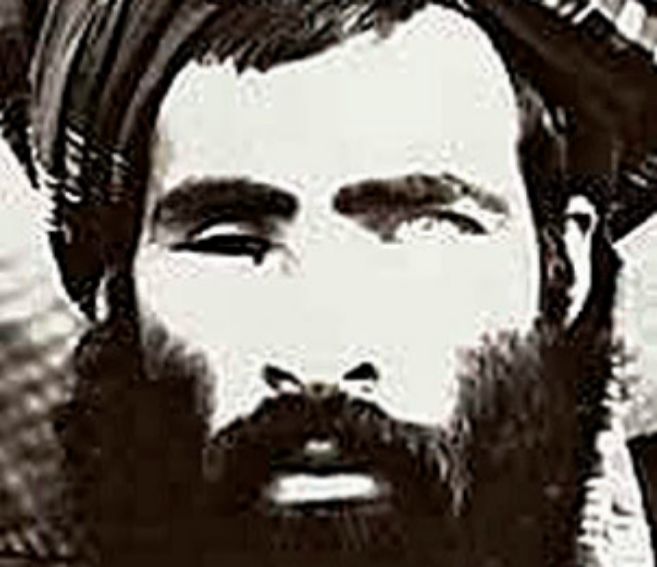 En este retrato del mulá Omar, líder de los talibanes, puede observarse la herida en el ojo derecho, que le dejó tuerto