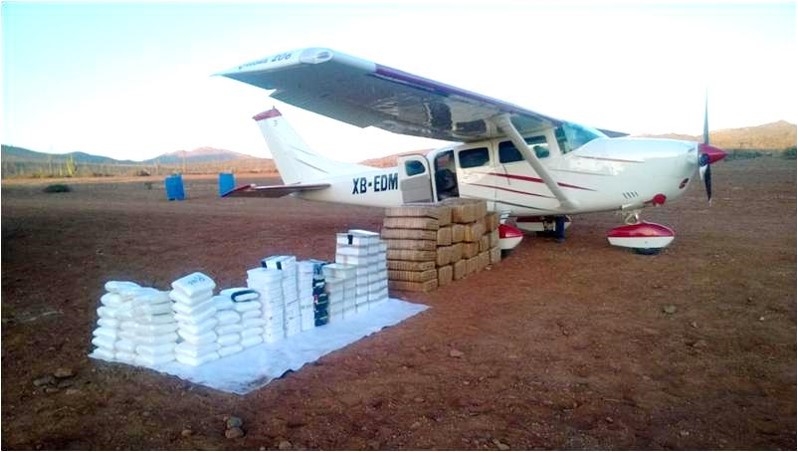 La aeronave fue abandonada por sus tripulantes en una pista clandestina ubicada cerca del Rosario, municipio de Ensenada.
