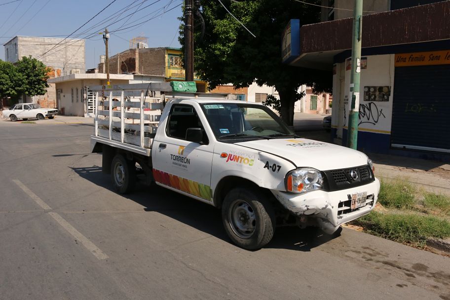 El conductor de la camioneta del ayuntamiento, alegó tener luz verde al momento del choque.