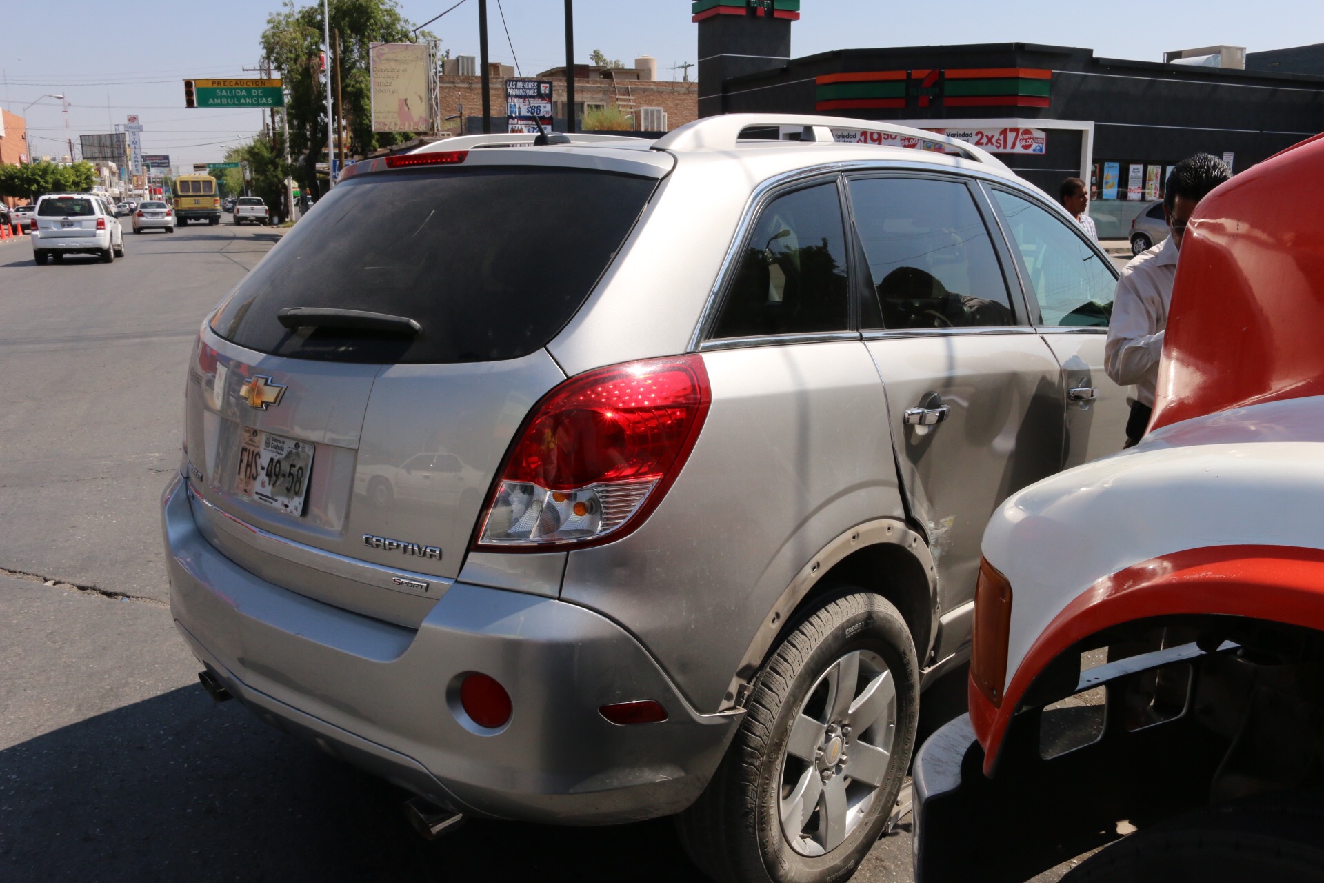 Los daños que ocasionó la Chevrolet Captiva, ascienden a 8 mil pesos.