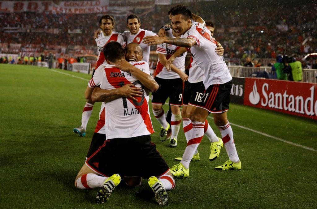Jugadores del River Plate festejan el primer gol ante Tigres en el partido de la Copa Libertadores.
