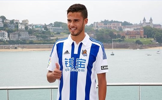 Diego Reyes con la playera de la Real Sociedad 