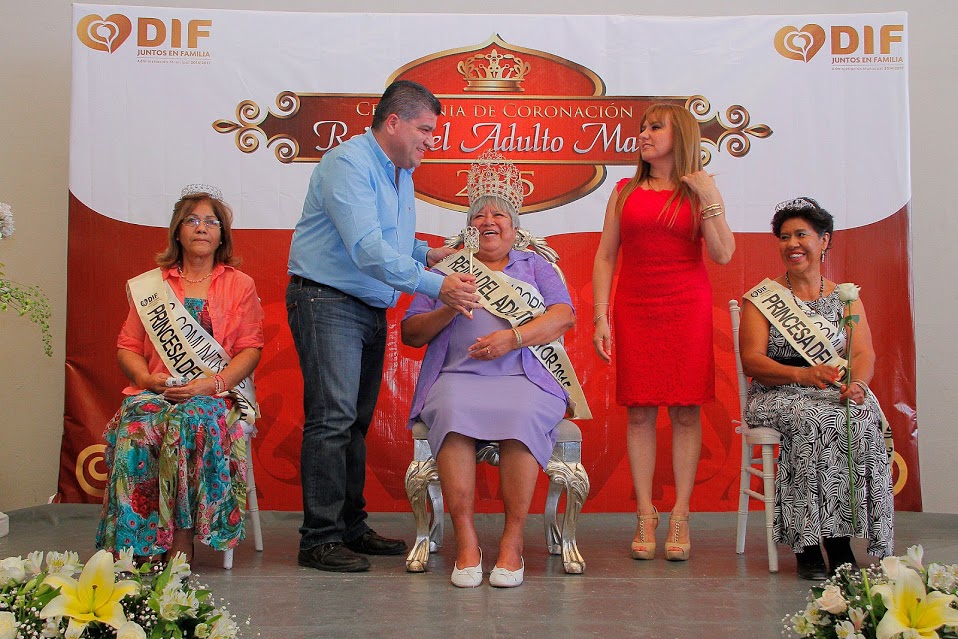 El evento fue presidido por el alcalde Miguel Ángel Riquelme Solís y la presidenta Honoraria del DIF, Marcela Gorgón.