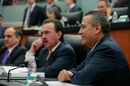 Manlio Fabio Beltrones en una sesión de la Comisión Permanente.