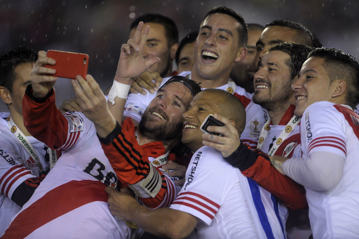 Selfie de Fernando Cavenaghi con el equipo 