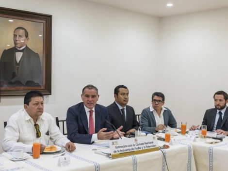 El gobernador de Oaxaca, Gabino Cué reiteró que siempre estará en la mejor disposición de atender los planteamientos de la disidencia magisterial, per