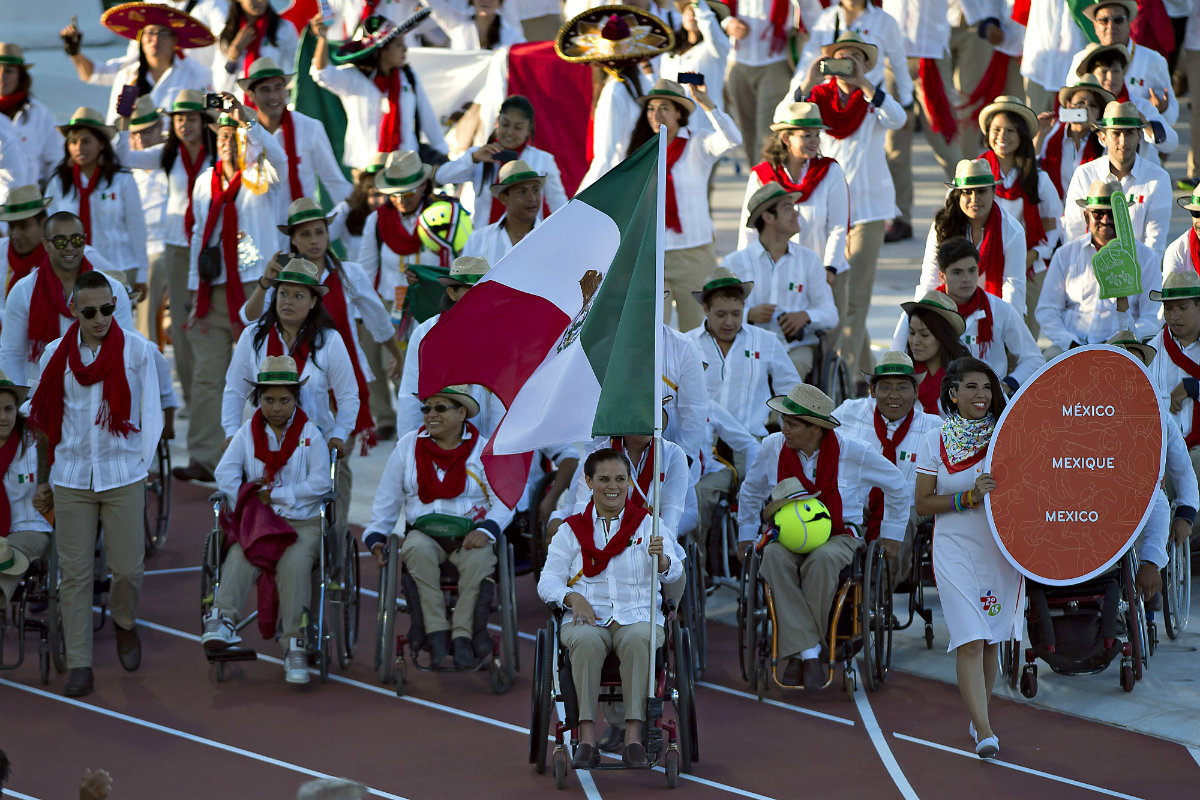 La delegación tricolor desfiló en Toronto 2015