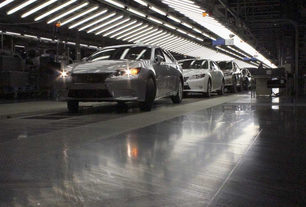 Es probablemente que Toyota retrase la construcción de su marca premium Lexus en China durante al menos un par de años , ya que un yen más débil hace 