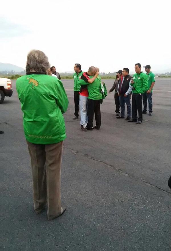 El rector publicó en su cuenta de Twitter que Óscar Álvaro Montes de Oca ya se reencontró con sus familiares en Tepic, tras ser liberado del penal.