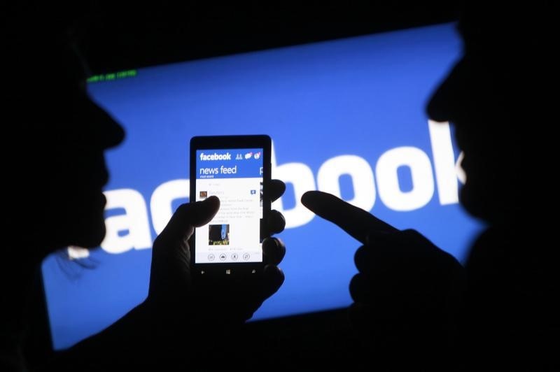 Los sentenciados son culpables de publicar mensajes e imágenes contra la monarquía en Facebook.