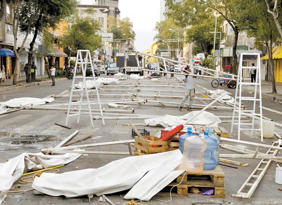 A las 17:00 horas de ayer comenzaron el retiro del plantón. 