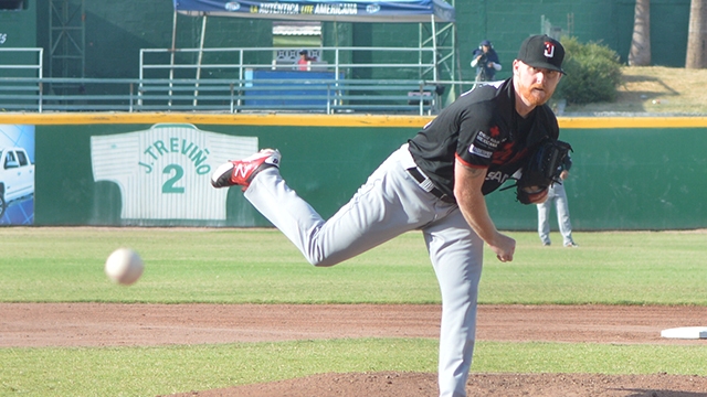 Barry Enright, pitcher de Toros, en la lomita frente a Broncos