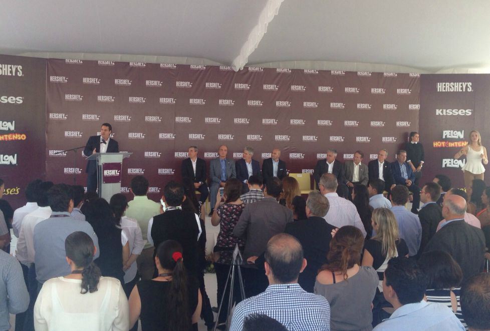 El gobernador del estado de Jalisco estuvo presente durante la inauguración. 