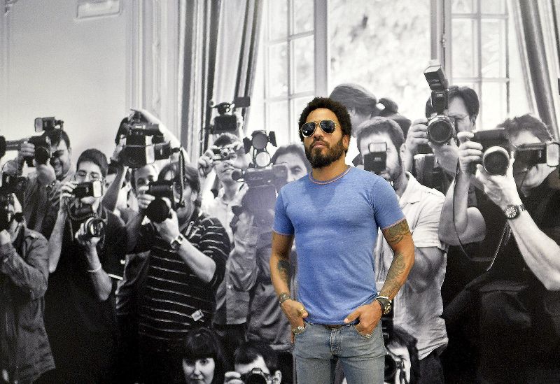 Lenny Kravitz  inauguró su exposición en la galería Ostlicht de Viena. 