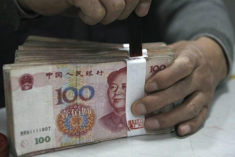 El precio al contado del yuan tocó en las primeras operaciones su punto más débil desde septiembre del 2012.