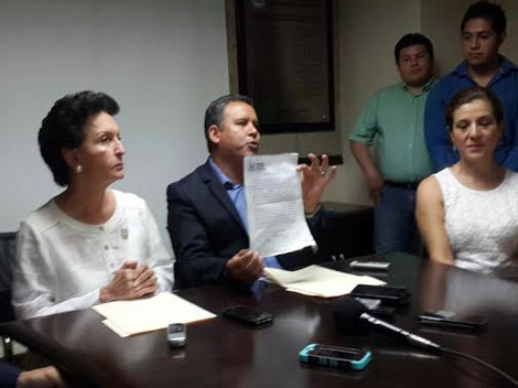 Tere García y Francisco Bustillos denunciaron su inconformidad ante el partido. 