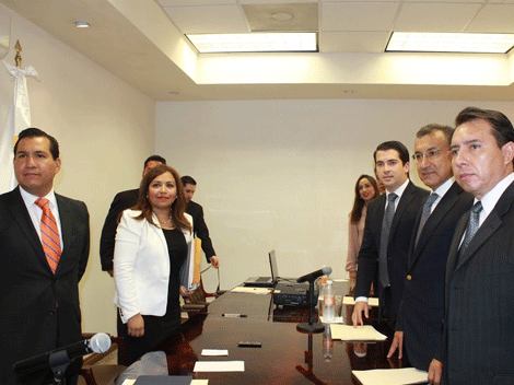 Autoridades de Monterrey e integrantes del equipo del alcalde electo sostuvieron una reunión.