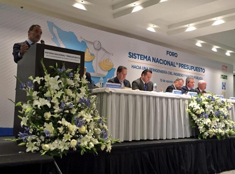 Gustavo Madero, líder nacional del PAN durante su participación en el Foro "Sistema Nacional de Presupuesto"