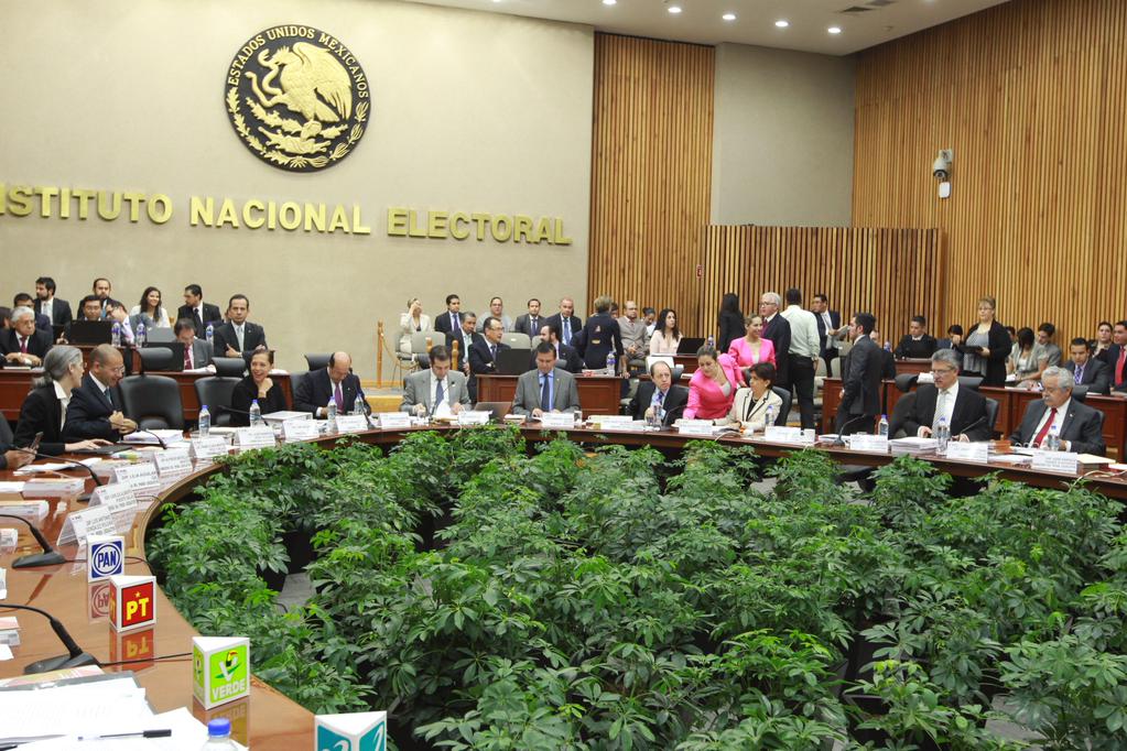 Sesión extraordinaria del INE en el que los consejeros discutieron el caso del registro del PVEM.