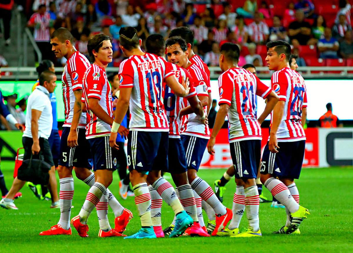 Vence Chivas a Monarcas con goles históricos de Bravo