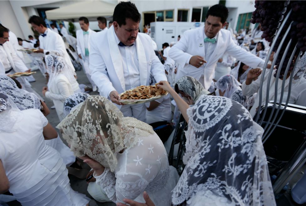 Celebran Santa Cena en la Luz del Mundo