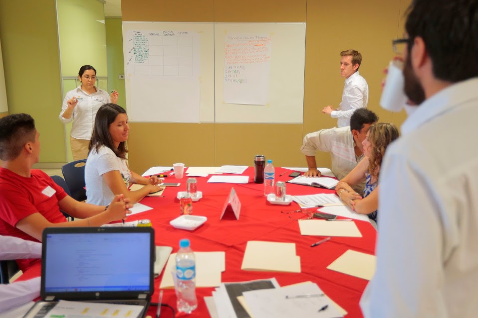 La dinámica de trabajo en este taller, fueron mesas de trabajo en temas como densificación, transporte en ciclovías, mesas para personas con discapaci