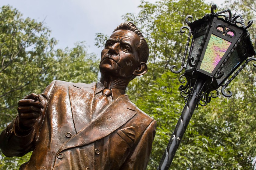 La nueva estatua de Agustín Lara se ubica en la esquina de Allende y Xicoténcatl, en la colonia Del Carmen Coyoacán.