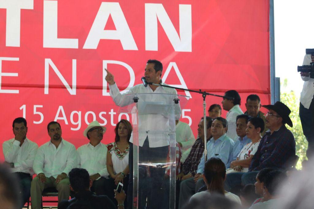 Murat anunció que el gobierno federal ejercerá una inversión emergente de al menos 620 millones de pesos para construir viviendas.