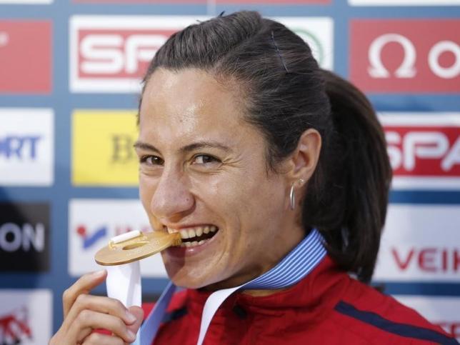 Asli Cakir Alptekin logró la medalla de oro en 1500 metros  