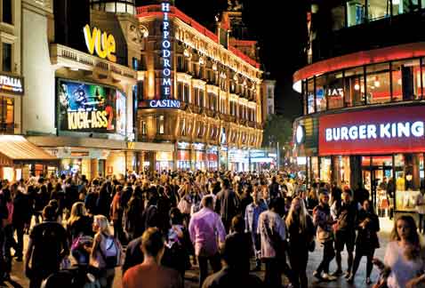 Leicester Square es uno de los barrios más concurridos. 