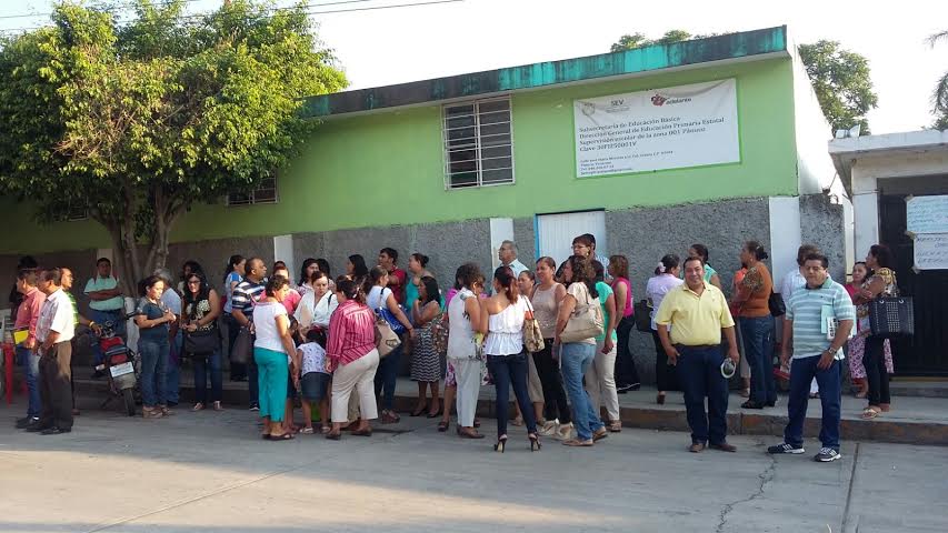 Los docentes reclaman por la falta de pago.