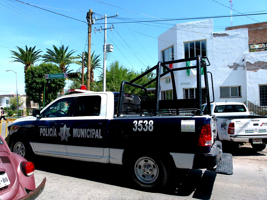 Los ladrones huyeron abordo de un taxi, el cual no pudo ser localizado.